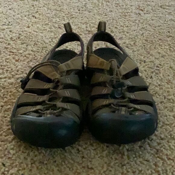 Dark Green Keens 👟 - Picture 2 of 6